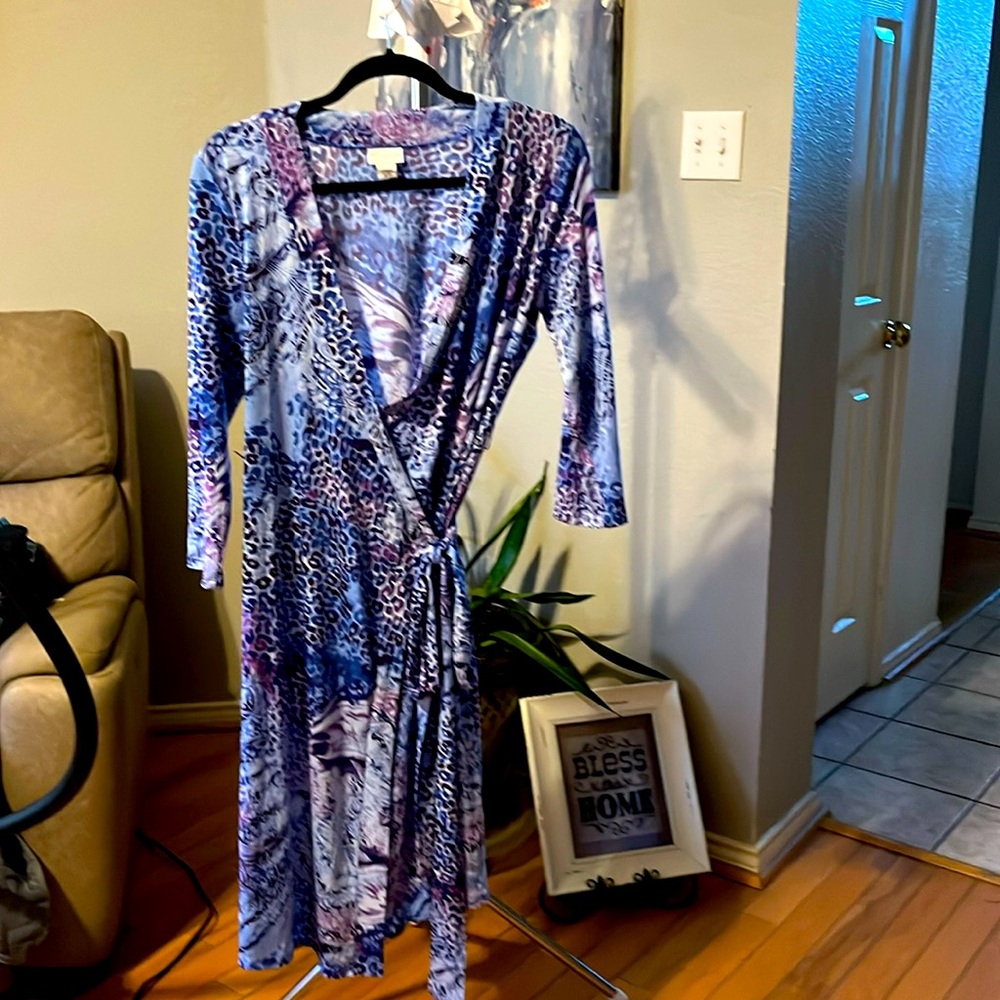 Beautiful multi color dress by Jaclyn & smith size medium.